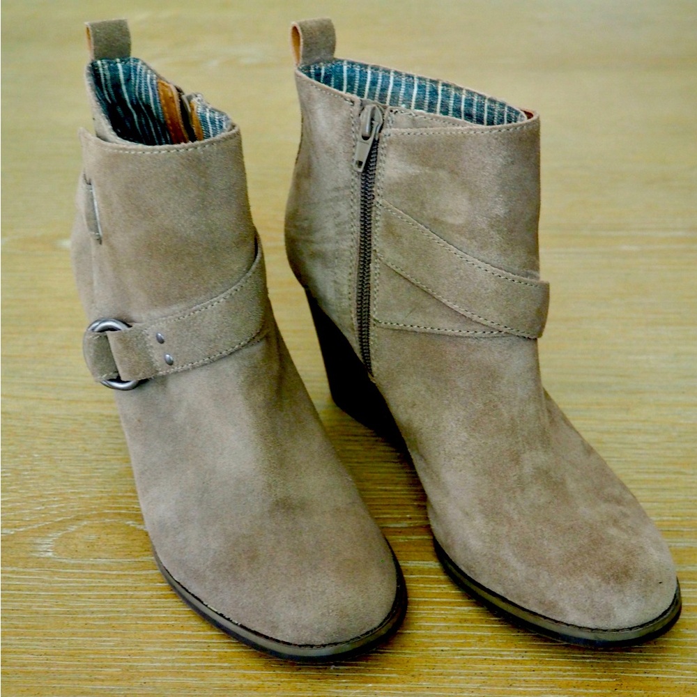 Lucky Brand Yerik Wedge Ankle Booties, Size 8